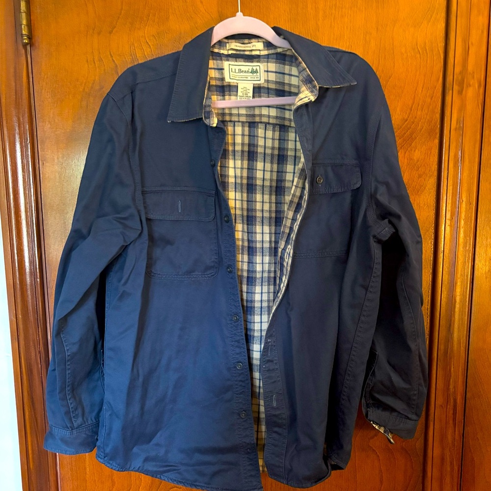 L.L. Bean Men's Navy button front Jacket Shacket Size M flannel lined